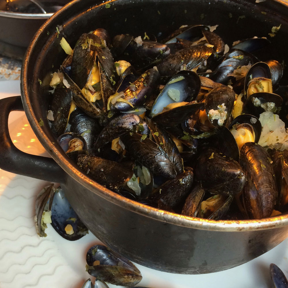 Mussels in Herbed Broth